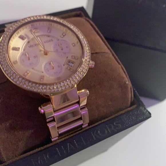 New in box Michael Kors watch women’s! - Picture 3 of 4